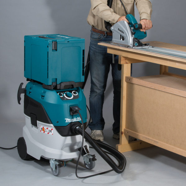 Пылесос Makita VC4210L