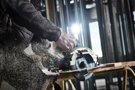 Аккумуляторная дисковая пила 165 мм Makita DHS660Z