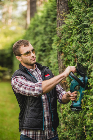 Аккумуляторный кусторез Makita DUH523Z