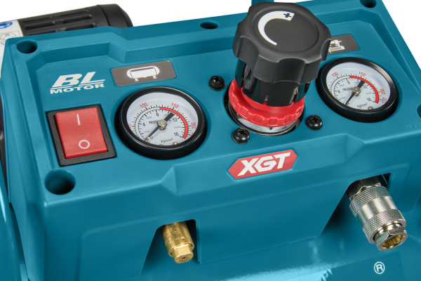 Аккумуляторный компрессор XGT Makita AC001GZ